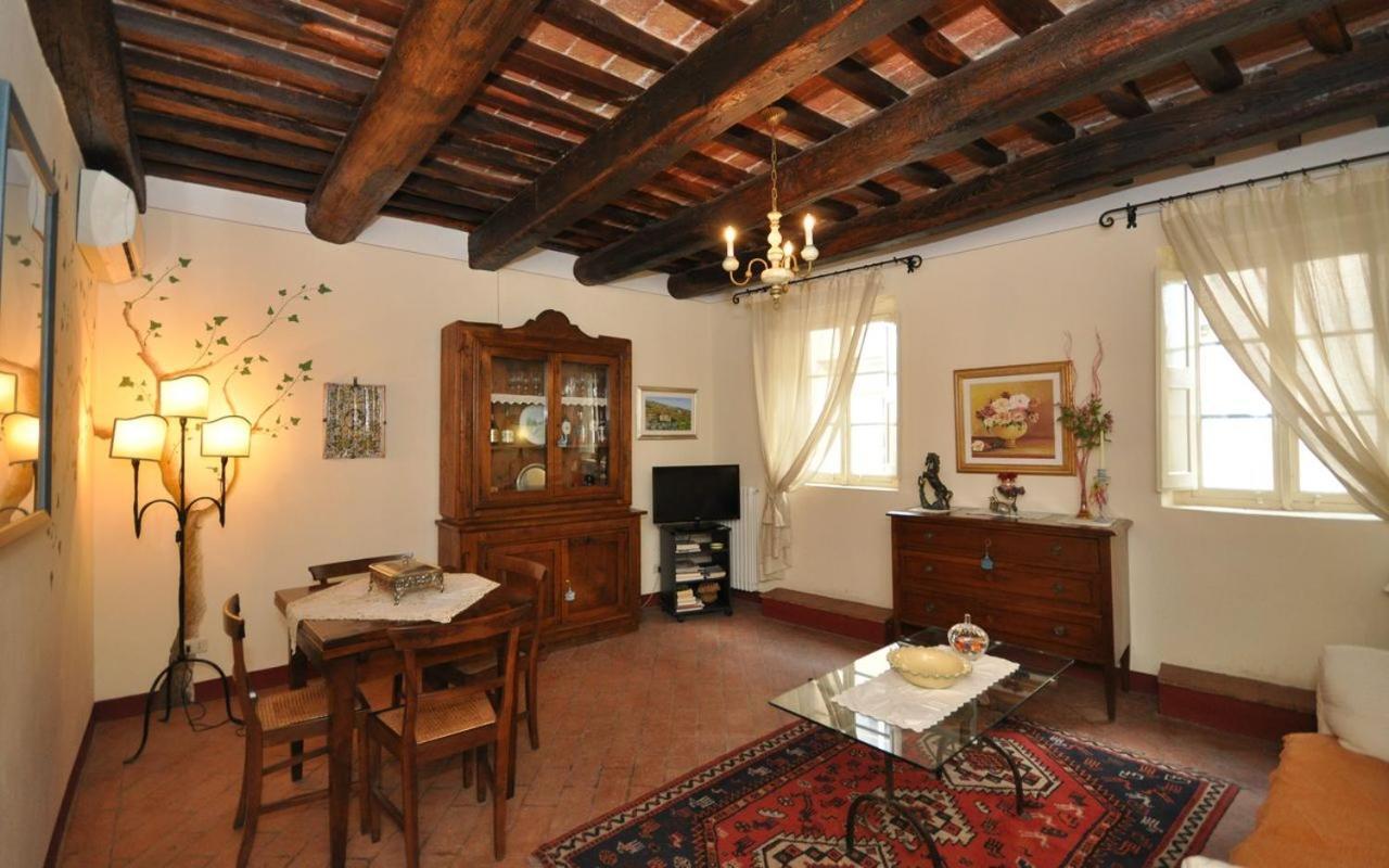 Appartamento Il Loggiato Cortona Luaran gambar