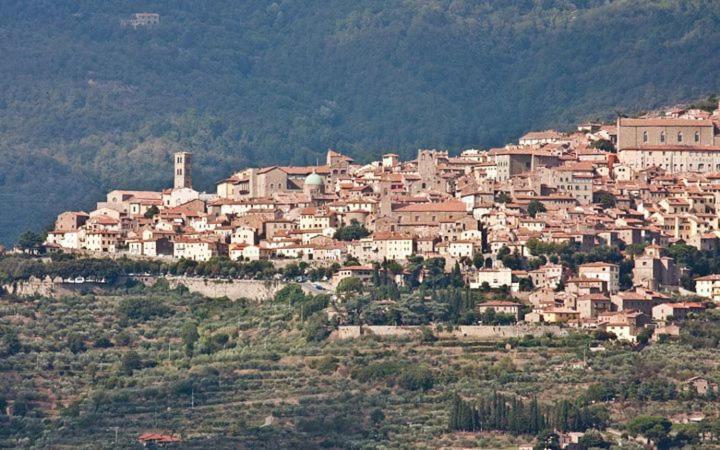 Appartamento Il Loggiato Cortona Luaran gambar