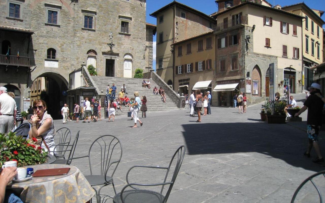 Appartamento Il Loggiato Cortona Luaran gambar